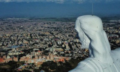 Identifican a la mujer herida, tras ataque de sicarios en moto, cuando esperaba el cambio de semáforo en el sur de Cali: sus agresores la seguían