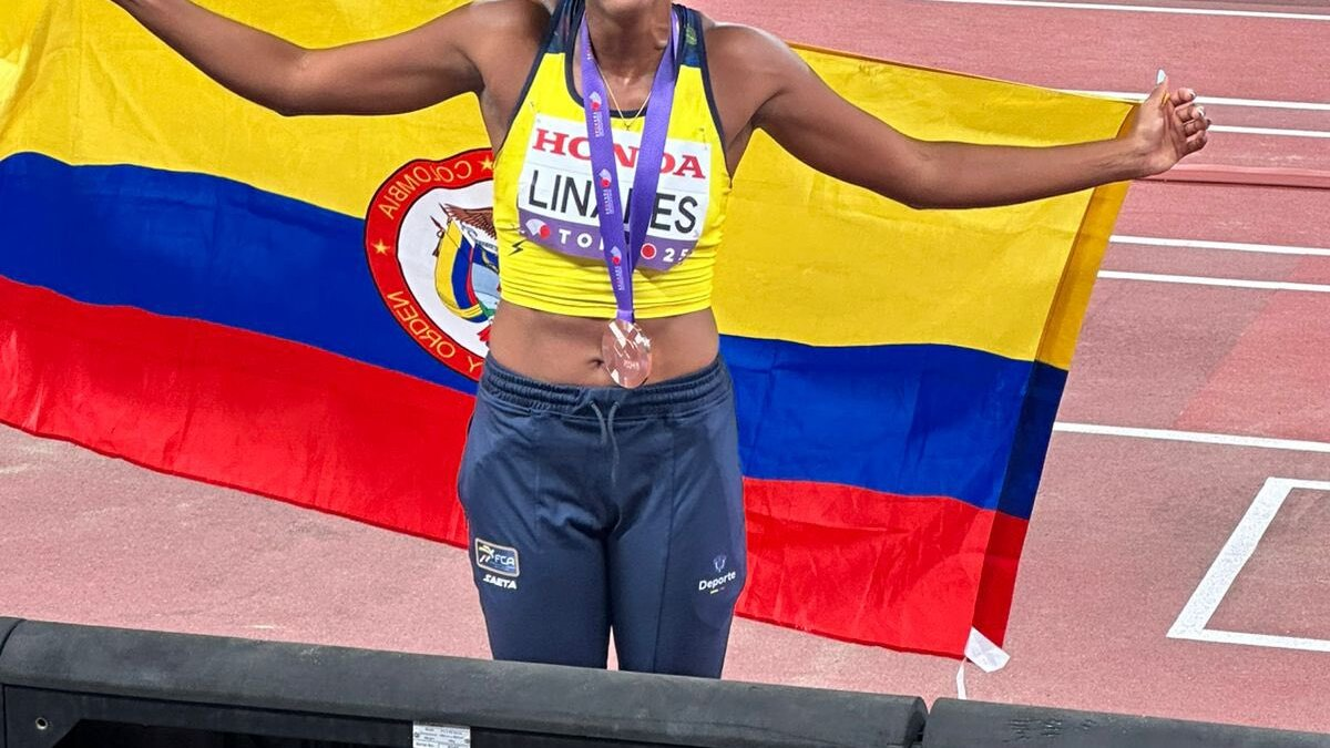 medalla de bronce en salto largo bajo techo — Natalia Linares rompe récord nacional en el Mundial bajo techo: medalla de bronc