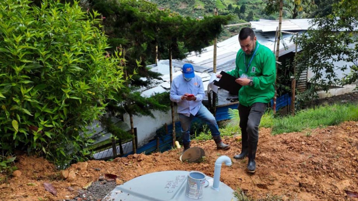 Instalan pozos sépticos rurales en San Sebastián de Palmitas, en Medellín, para mejorar el manejo de aguas residuales