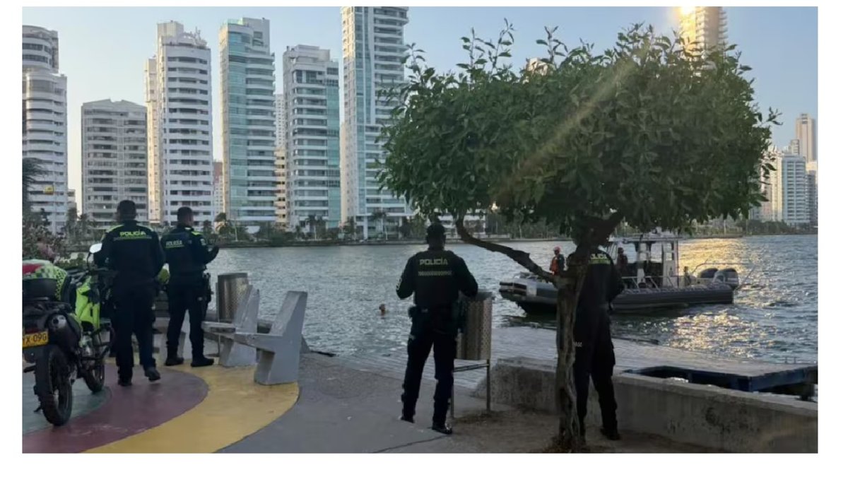 el hombre caminó por el parque infantil de Cartillogrande y luego se lanzó a la bahía