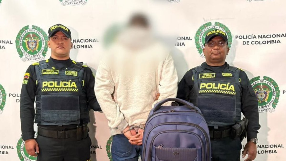 Capturan a un hombre que transportaba 631 millones de pesos en una maleta en el centro de Bogotá