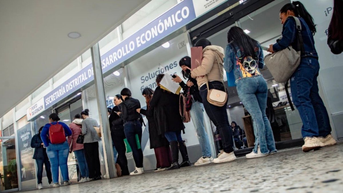 Bogotá abre más de 2.200 vacantes laborales esta semana con salarios de hasta nueve salarios mínimos