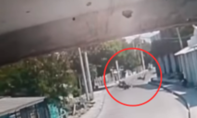 cámara captó las imágenes en que una adulta mayor de 77 años murió tras ser arrollada por una moto