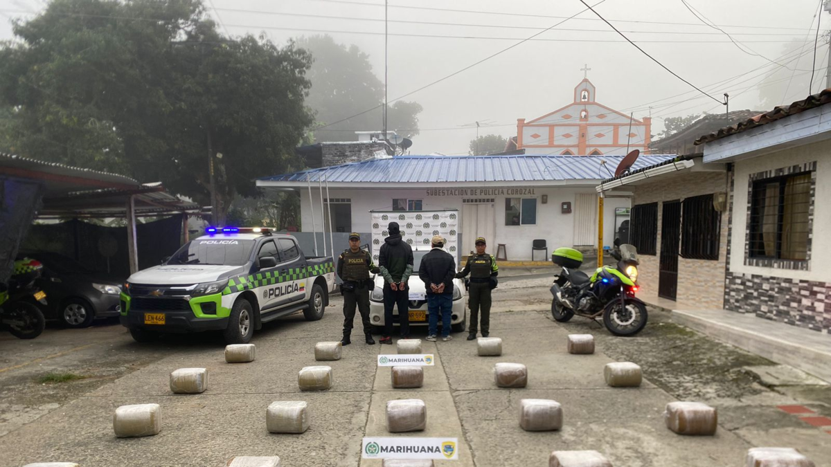 Captura de traficantes de marihuana — Capturan a dos hombres con 104 kilos de marihuana en vía estratégica del Valle d