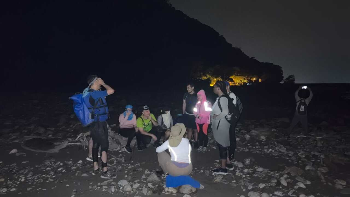 rescate de senderistas en río Guayuriba — Rescate de senderistas atrapados en río Guayuriba: 17 personas evacuadas en Meta