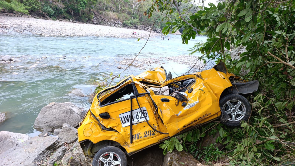 caída de 80 metros — Taxista sobrevive caída de 80 metros en abismo de Yopal: el rescate que salvó su