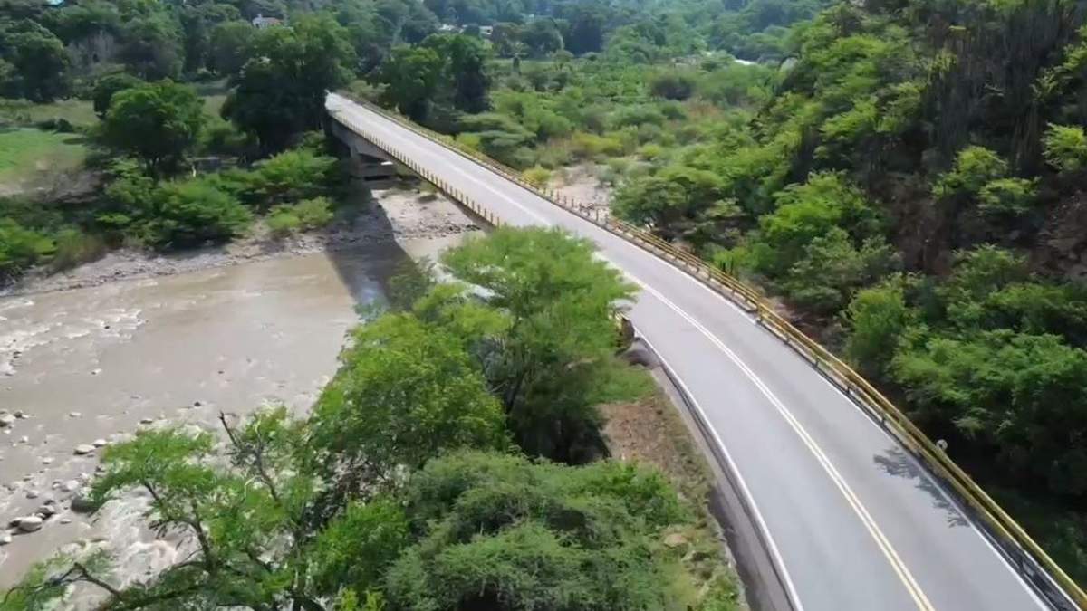 puente El Pescadero — Puente El Pescadero en riesgo de colapso por socavones en Santander