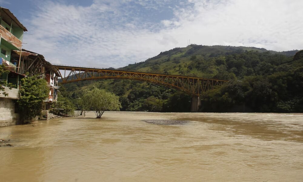 Cuatro personas han muerto en ríos de Antioquia en menos de dos semanas: continúa la búsqueda de un desaparecido