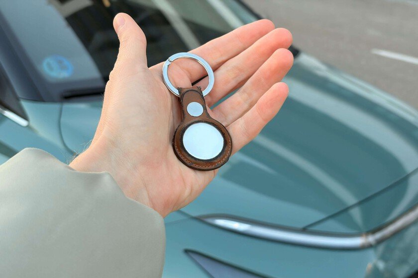 Dejó mi coche aparcado en un descampado por una semana. Mi única garantía es un AirTag (con susto incluido)