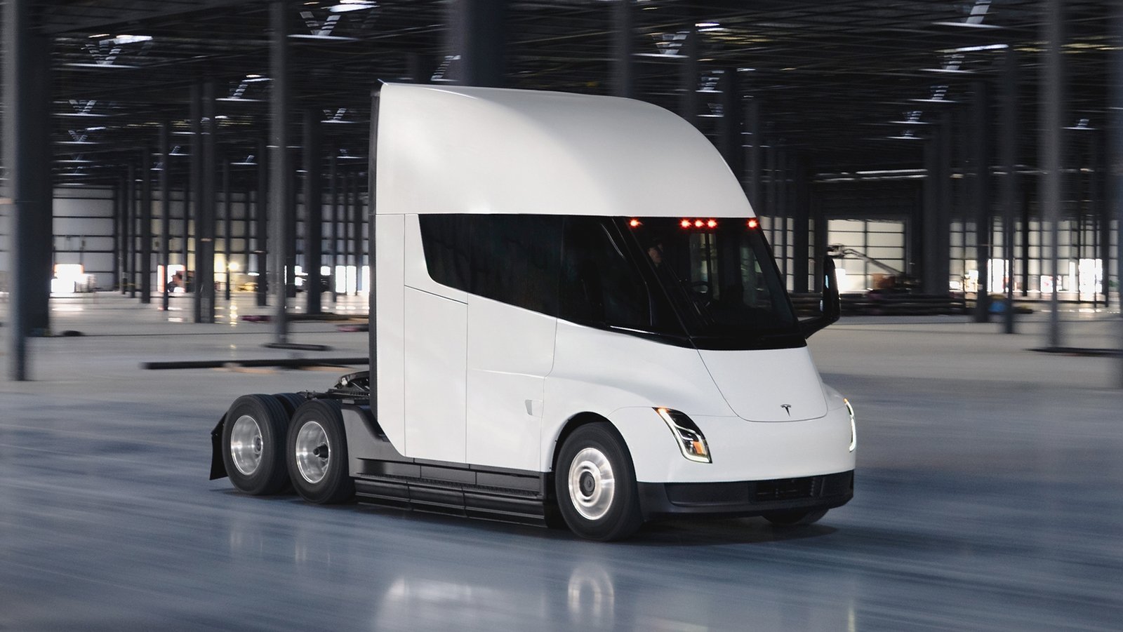 El Tesla de 37 toneladas y 800 km de autonomía tiene, por fin, posible fecha de llegada a Europa