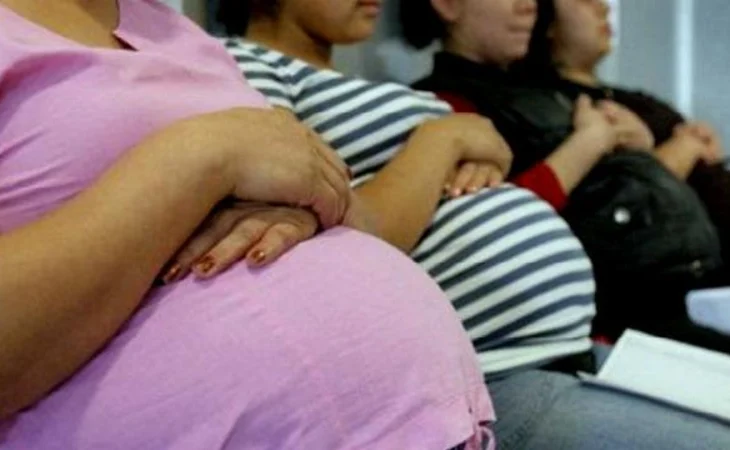 nacimientos en Colombia 2025 — Nacimientos en Colombia 2025: caída histórica según Dane