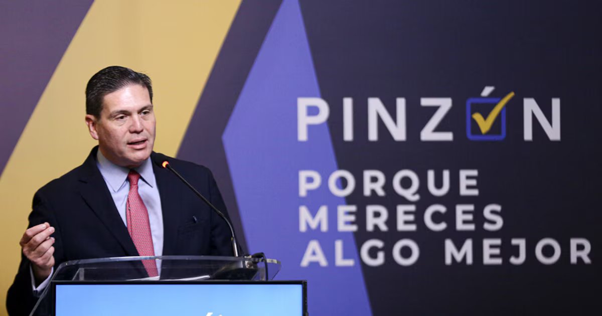 Juan Carlos Pinzón pidió desclasificar los computadores de las Farc y exigió explicaciones a Iván Cepeda: “No puede ser que la clandestinidad proteja a un candidato”