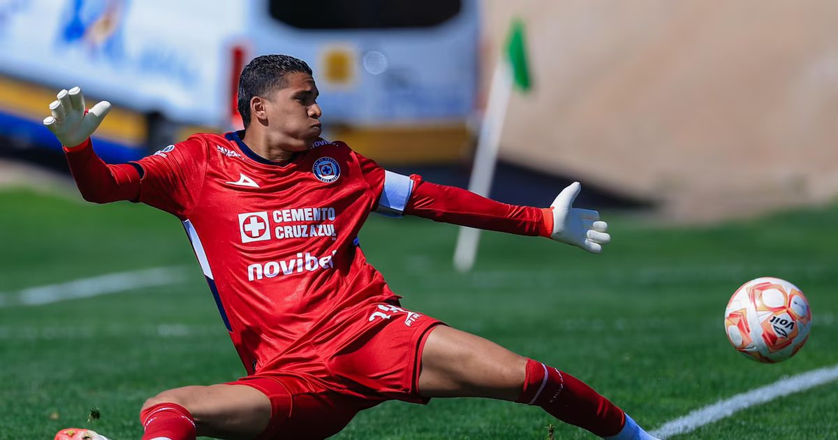 Kevin Mier regresó a las canchas tras su fractura de tibia en México: estos son los arqueros que compiten por ir al Mundial