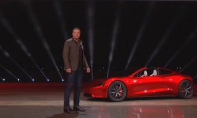 Musk dice que el Tesla Roadster llega en abril: ¿coche volador o mito?