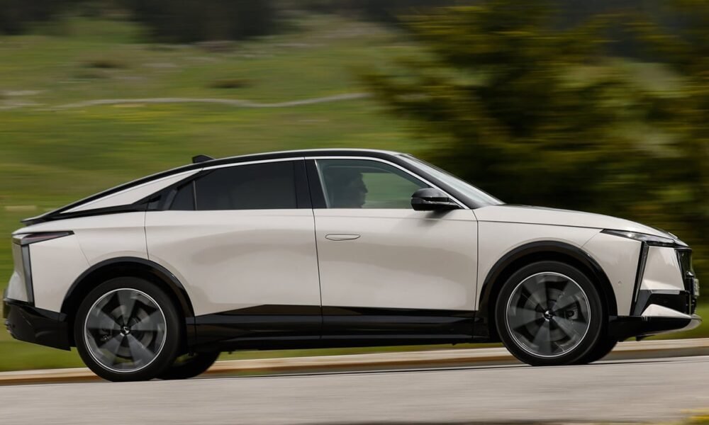 El mejorado Renault Austral ya tiene precios, así queda la gama 2026 del SUV hecho en España con etiqueta ECO