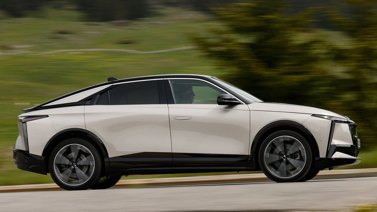 El mejorado Renault Austral ya tiene precios, así queda la gama 2026 del SUV hecho en España con etiqueta ECO