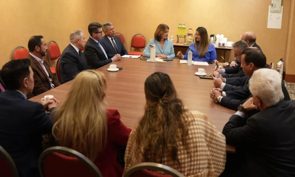 cambios en adhesiones presidenciales — Cambios en adhesiones presidenciales marcan la recta final a 73 días de primera