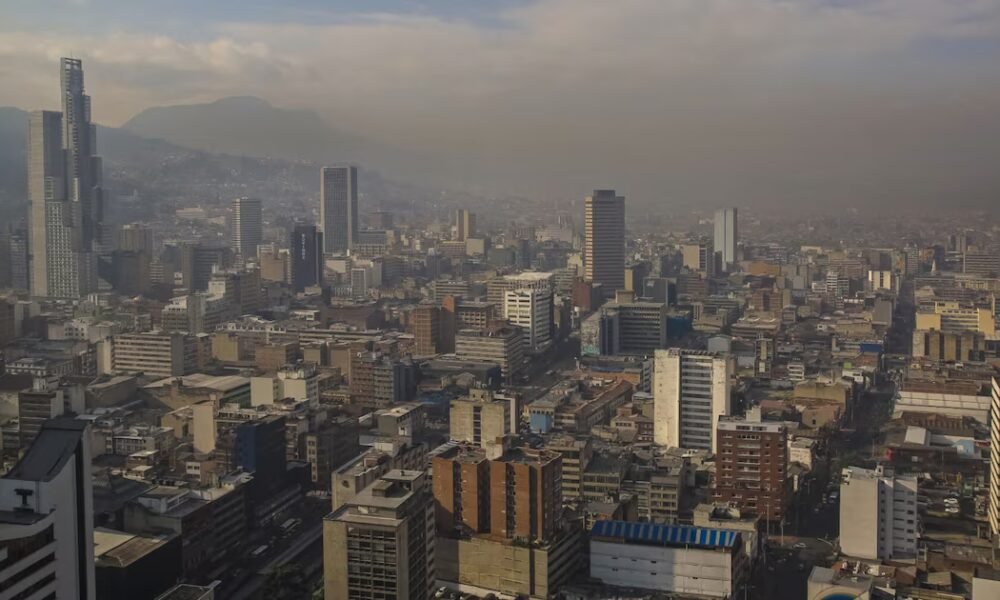 Petición ciudadana con más de mil firmas exige estándar vehicular en Colombia ante crisis de calidad del aire