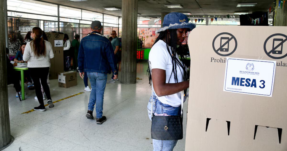 Propuesta busca que los senadores se elijan por regiones y no por circunscripción nacional