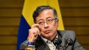 Defensa de Petro contra acusaciones — Petro se defiende de acusaciones sobre presuntos vínculos con narcotraficantes