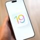 Sale a la luz un iPhone con iOS 19, el sistema operativo que nunca llegó a existir. Incluso deja pistas sobre lo que preparan para iOS 27