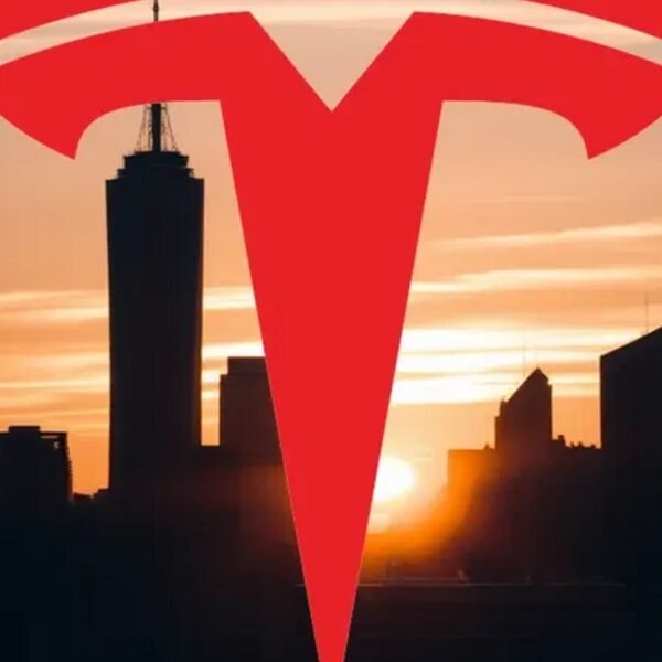 Tesla Enfrenta un Fin de Semana Determinante