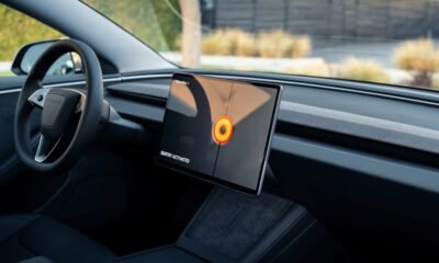 Tesla usa Grok AI mientras enfrenta leyes en California