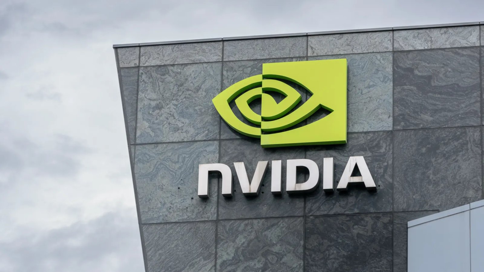 Un multimillonario de Tesla compra más Nvidia para calmar el nerviosismo del mercado