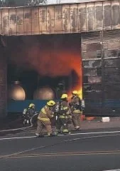 incendio en Dosquebradas — Incendio en Dosquebradas: bodega de aceites se quema y cierra vía El Pollo
