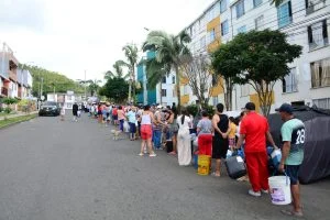 crisis de agua en Pereira — Crisis de agua en Pereira: más de 30.000 personas sin servicio por rotura de tub
