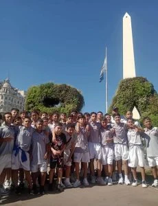 niños de Quinchía — Niños de Quinchía viven experiencia deportiva en Argentina con viaje histórico