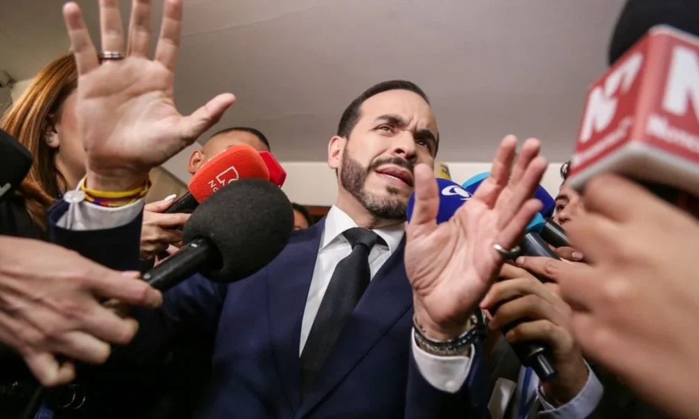 Abelardo de la Espriella encuesta — Abelardo de la Espriella mantiene ventaja sobre Paloma Valencia en encuesta para