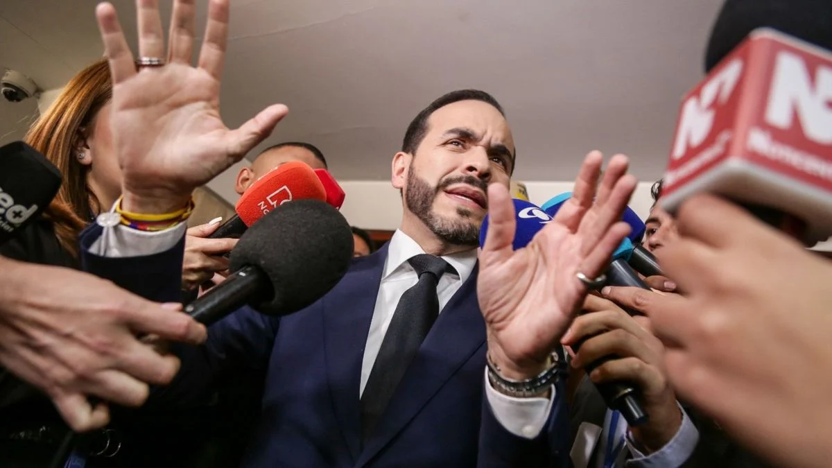 Abelardo de la Espriella encuesta — Abelardo de la Espriella mantiene ventaja sobre Paloma Valencia en encuesta para