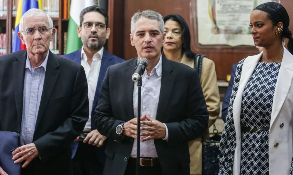 Gobernador Rendón defiende gestión de Antioquia ante críticas al departamento
