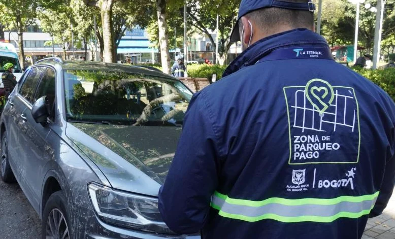 eliminación de cobro de cepos — Eliminación de cobro de cepos en parqueo pago: qué propone el concejal Forero en