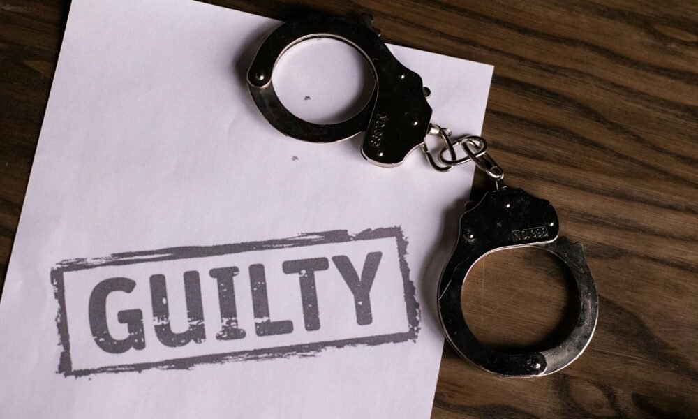 esposo de Karen Manrique