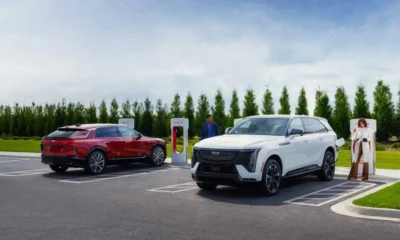 conector NACS y actualizaciones de carga