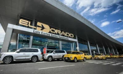 bloqueo de taxistas en el aeropuerto El Dorado — Bloqueo de taxistas en aeropuerto El Dorado por aumento de tarifas