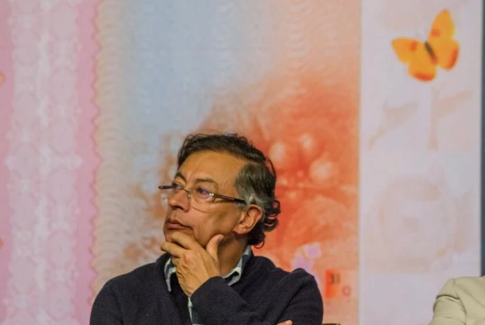 pago millonario a RTVC — Denuncian pago millonario a RTVC por contenidos de promoción a Petro