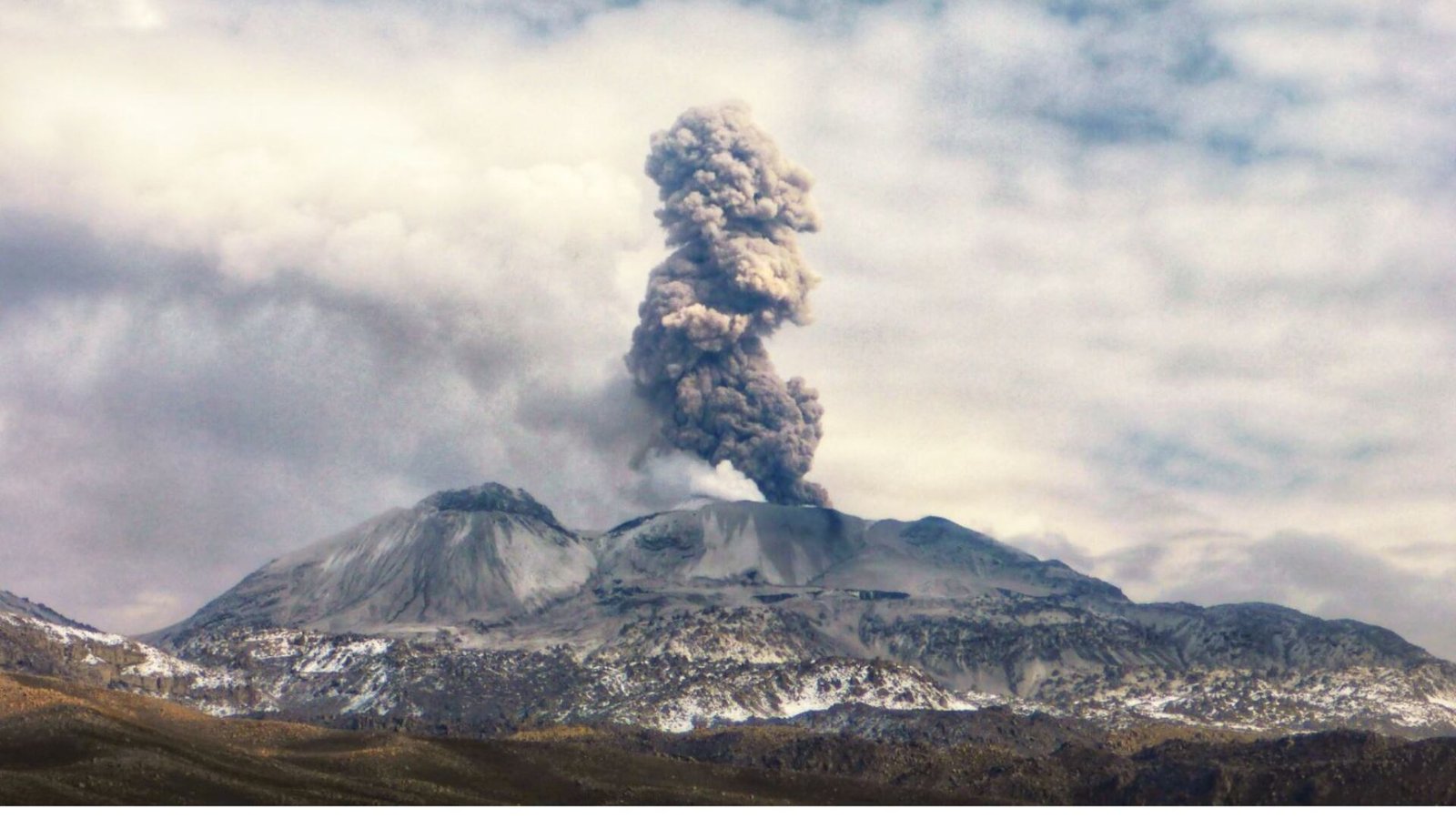 volcan Sabancaya explosiones