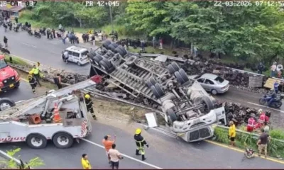 volcamiento de tractomula — Volcamiento de tractomula en túnel Sumapaz genera congestión en vía Bogotá-Girar