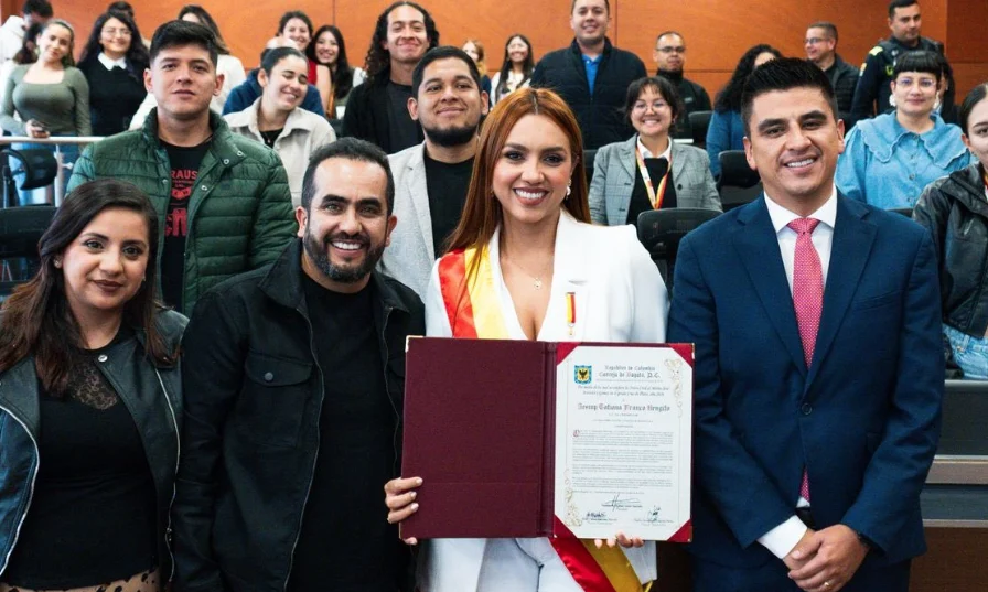 empoderamiento femenino Vos Podés — Tatiana Franco recibe condecoración por empoderamiento femenino con "Vos Podés"