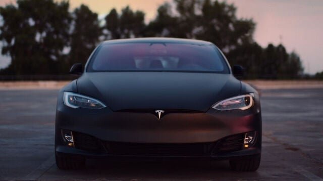 &iquest;C&oacute;mo Tesla financia todos sus proyectos de negocios?