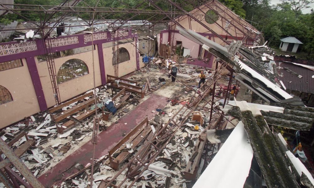 ‘Los héroes en Colombia sí existen’: la historia del padre Antún Ramos, que lideró la bandera de la paz en medio de la tragedia en Bojayá