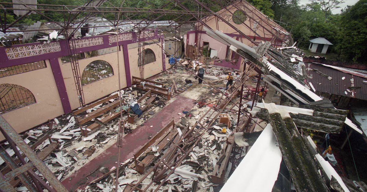 ‘Los héroes en Colombia sí existen’: la historia del padre Antún Ramos, que lideró la bandera de la paz en medio de la tragedia en Bojayá