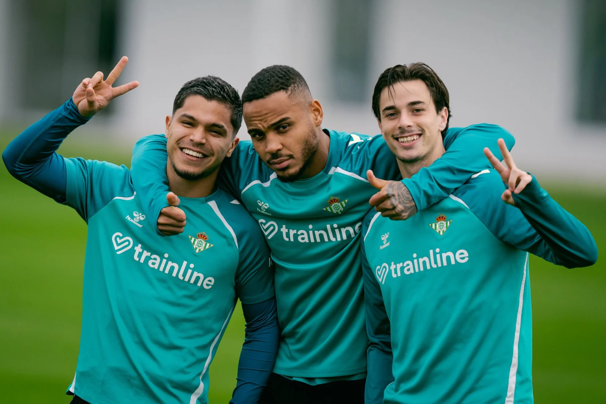 convocatoria del Betis — Pellegrini anuncia convocatoria del Betis sin Bakambu para enfrentar al Espanyol