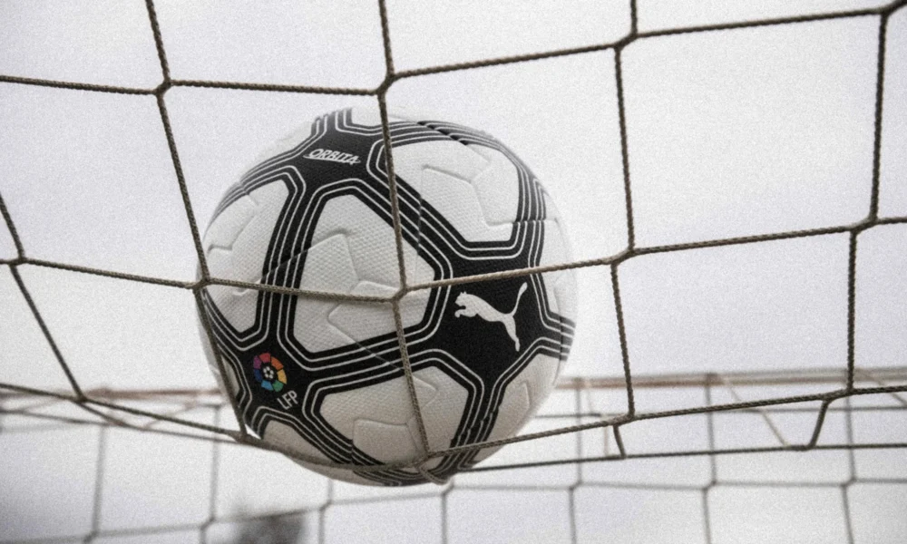 balón retro LaLiga — Balón retro LaLiga: Presentan diseño conmemorativo para jornada especial