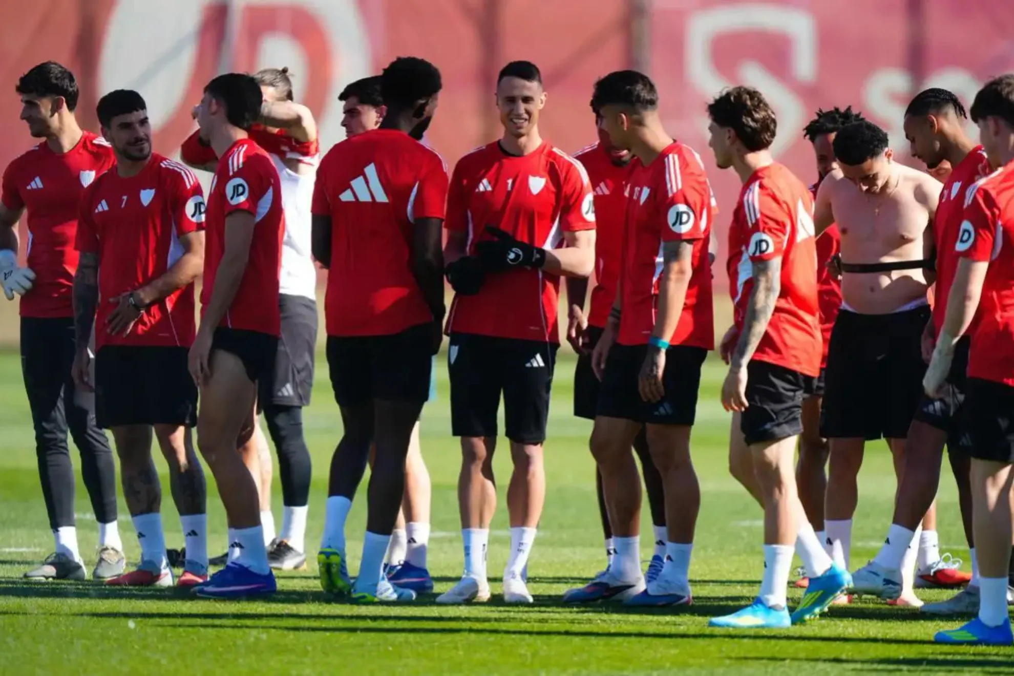 Plan intensivo García Plaza — García Plaza prepara plan intensivo para internacionales del Sevilla antes del d