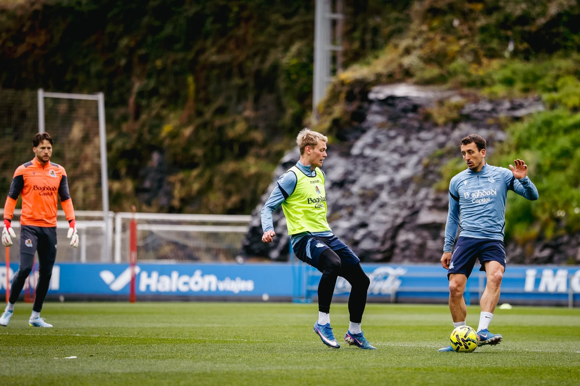 Real Sociedad recupera internacionales — Real Sociedad recupera internacionales pero Guedes es duda para enfrentar al Lev