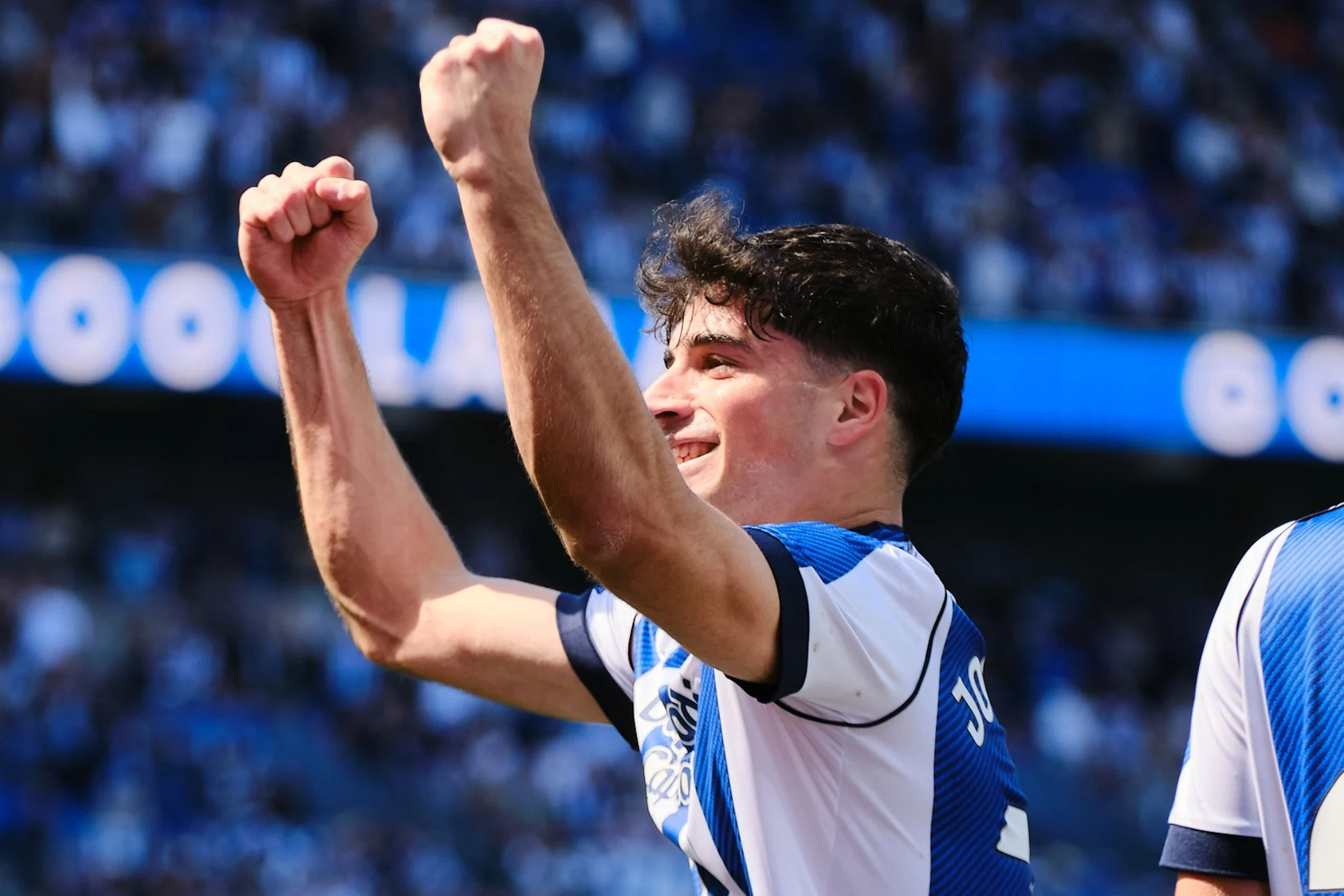 primer gol Jon Martín — Jon Martín marca su primer gol en La Liga con un cabezazo espectacular